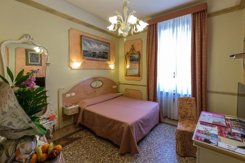 Antica Residenza D'Azeglio Room&Breakfast di Charme image 11