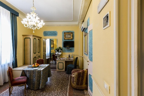 Antica Residenza D'Azeglio Room&Breakfast di Charme image 4