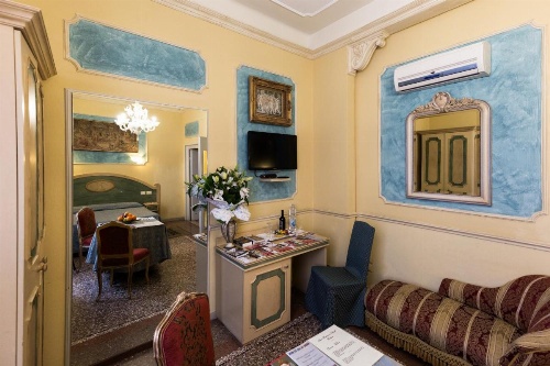 Antica Residenza D'Azeglio Room&Breakfast di Charme image 5